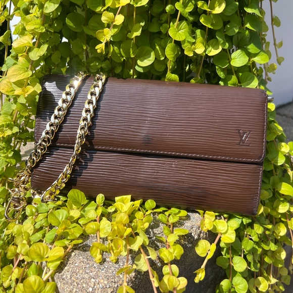 Louis Vuitton Handbags - Louis Vuitton Epi long Wallet🌙